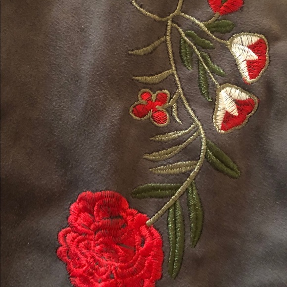 NWT Grey Floral Embroidered Classy & Trendy Boots - Picture 7 of 15